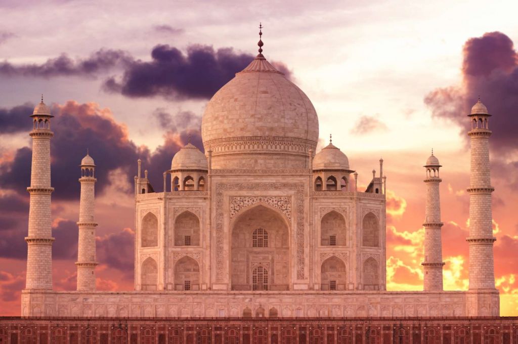 De Taj Mahal bij zonsondergang