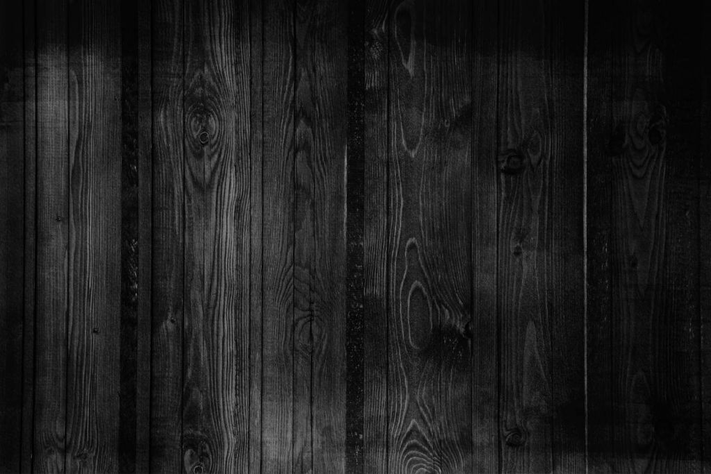 Donkere verticale planken