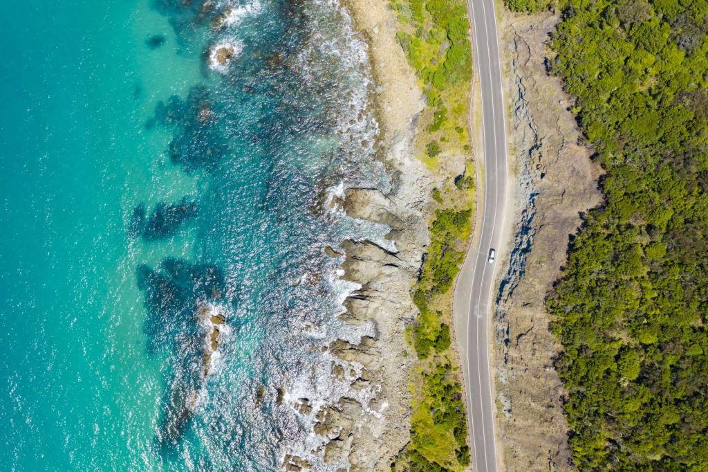 Drone shot van de kust