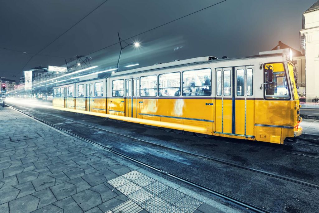 Gele tram in Boedapest