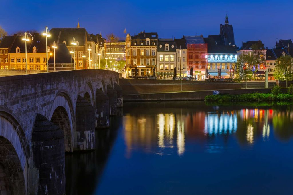 Maastricht in de avond