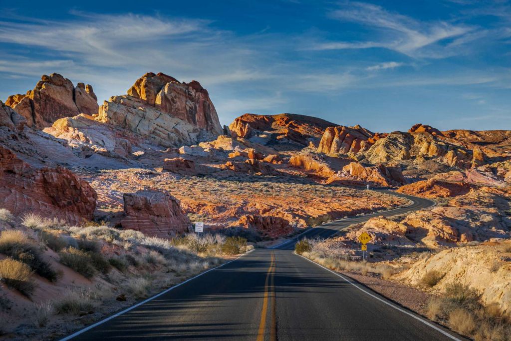 Weg door de Nevada woestijn