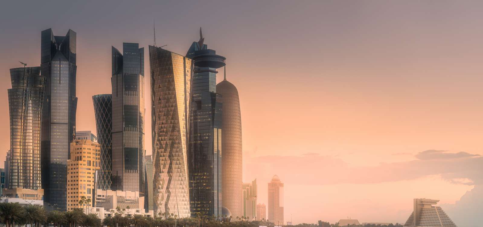 Skyline van Doha in de avond