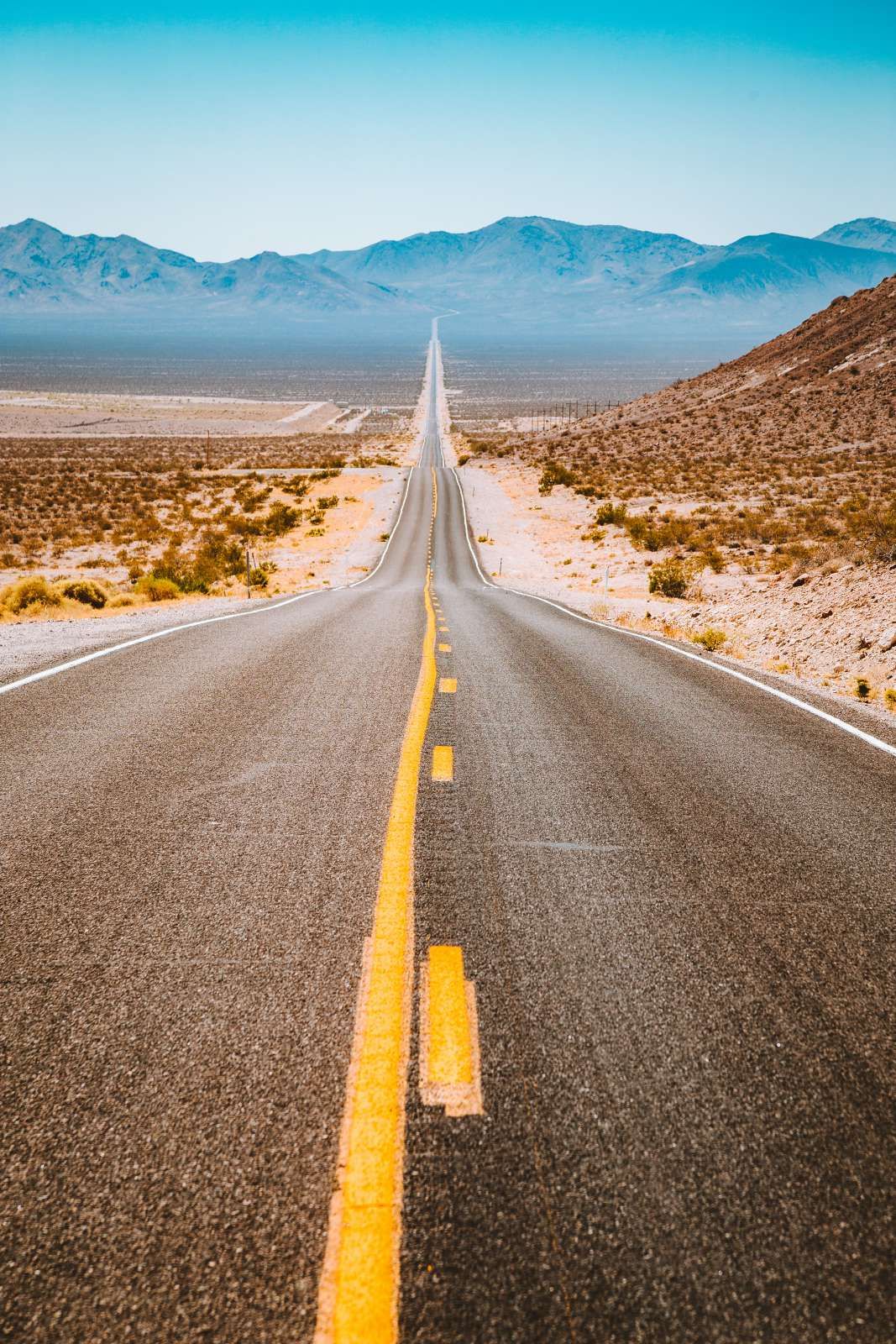 Snelweg door een woestijn