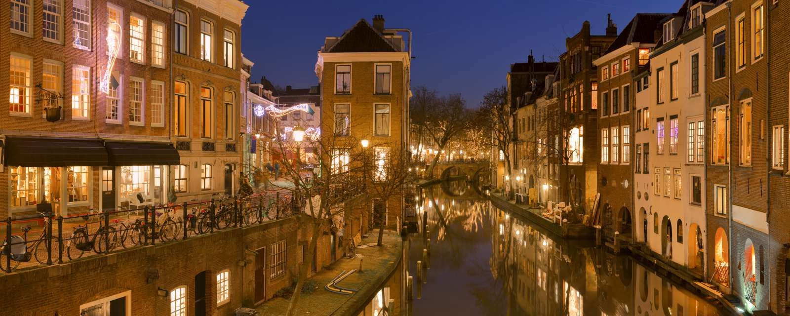 Utrechtse gracht in de avond